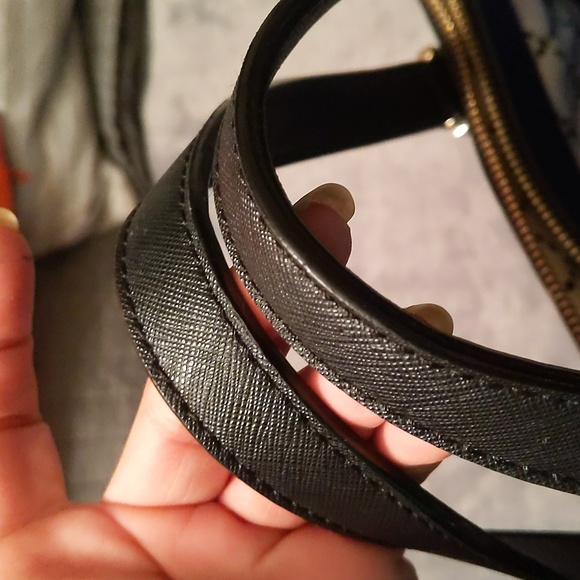 Kate spade black bag with gold hardware - Picture 5 of 13